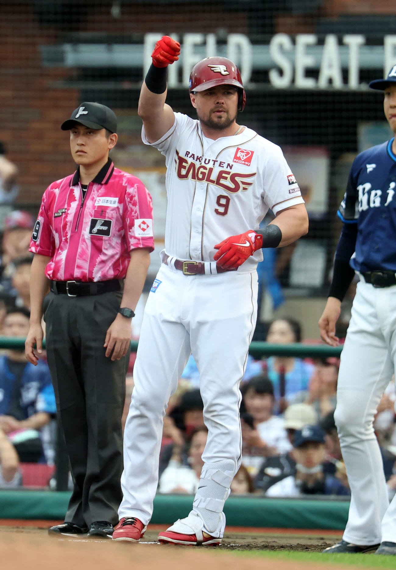 楽天対西武　3回裏楽天2死一、三塁、ボイトは適時打を放ちポーズ（撮影・浅見桂子）