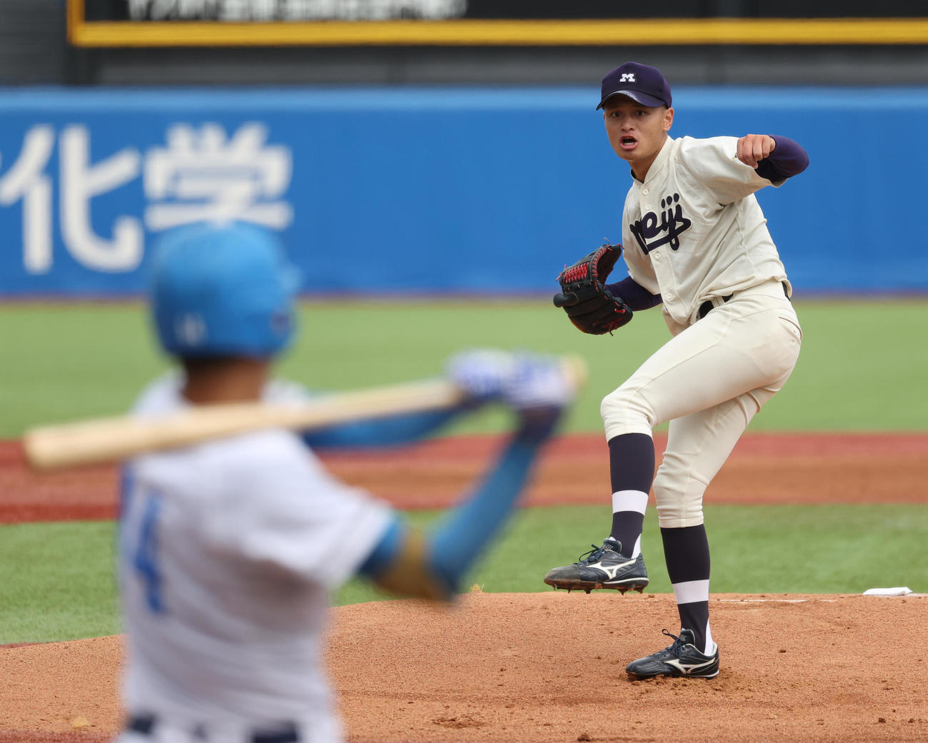 東大対明大　先発した明大・毛利（撮影・柴田隆二）　　