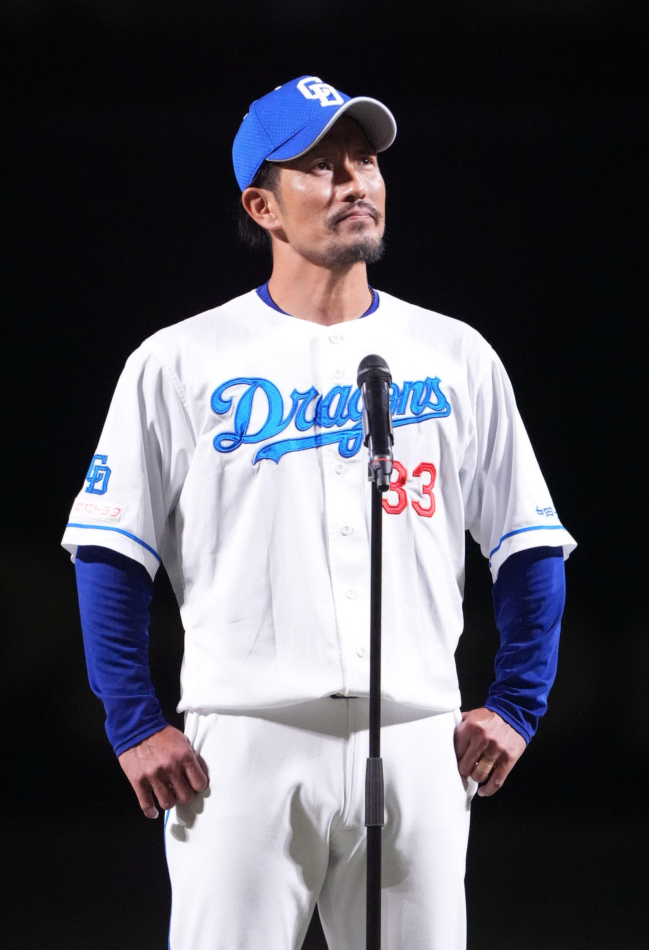 中日対ヤクルト　引退セレモニーであいさつをする祖父江（撮影・森本幸一）