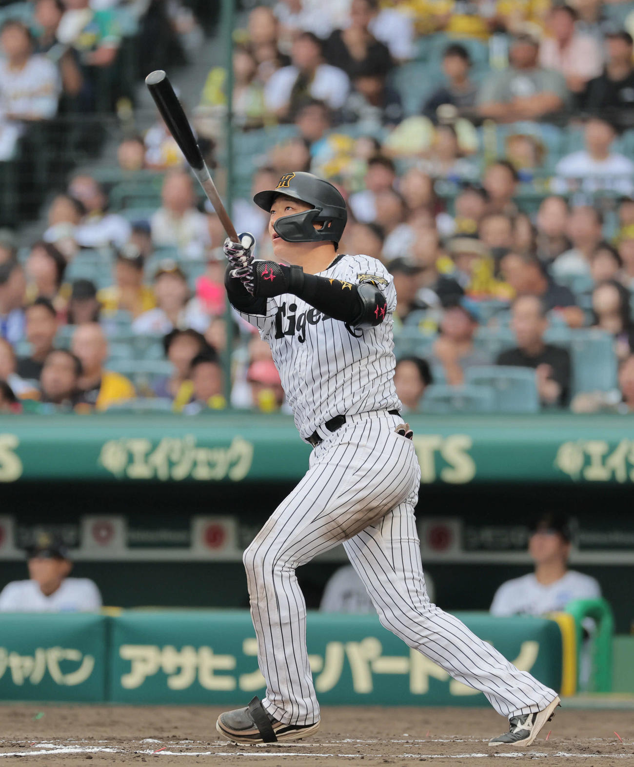 阪神対DeNA 7回裏阪神1死、大山は左越え本塁打を放つ（撮影・宮崎幸一）