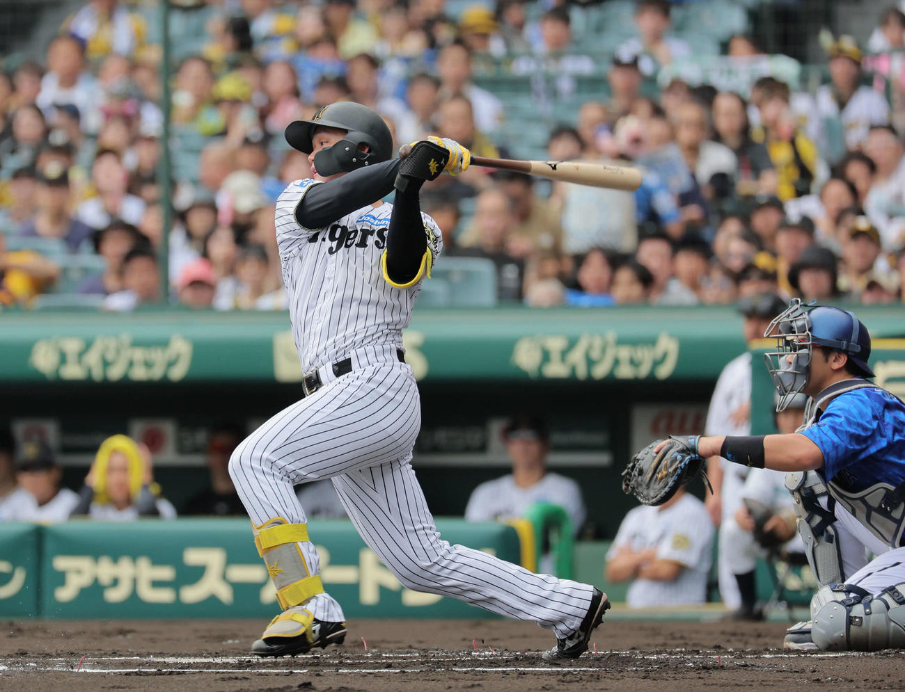 阪神対DeNA 1回裏阪神2死、森下は右前打を放つ（撮影・宮崎幸一）