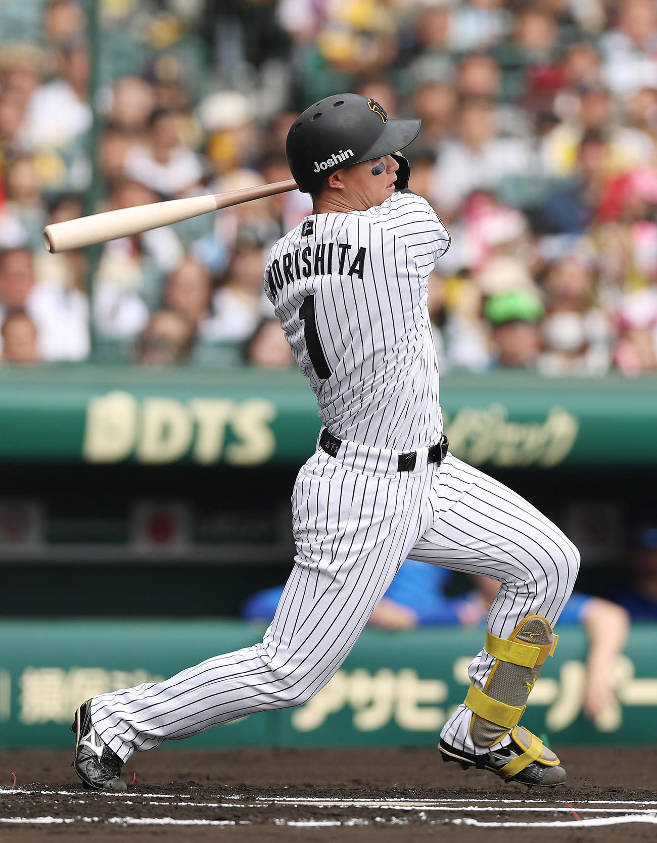 阪神対DeNA 1回裏阪神2死、右前打を放つ森下（撮影・前田充）