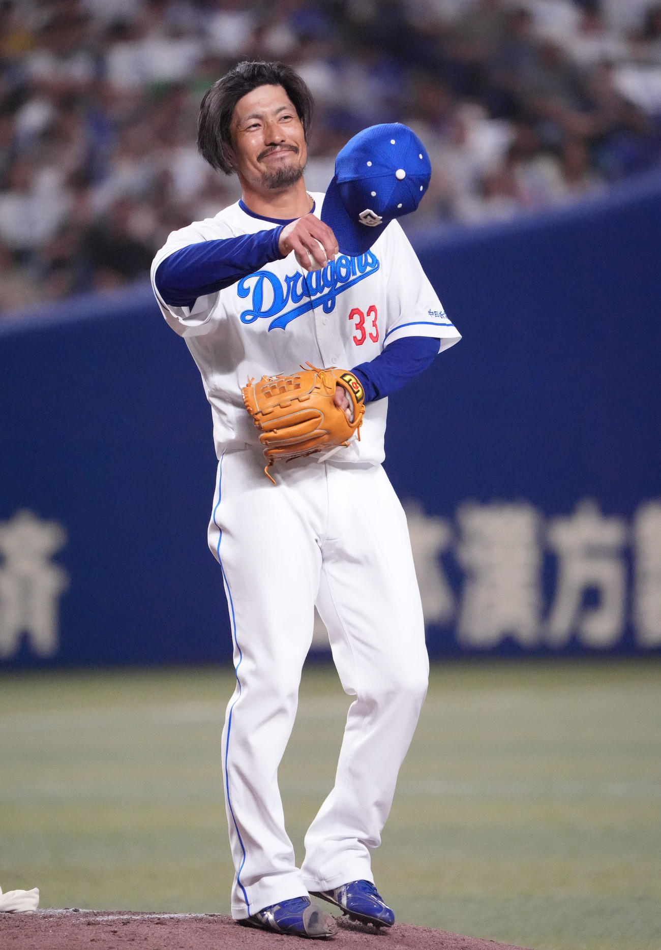 中日対ヤクルト　8回表ヤクルト無死一塁、マウンドを降りる祖父江（撮影・森本幸一）