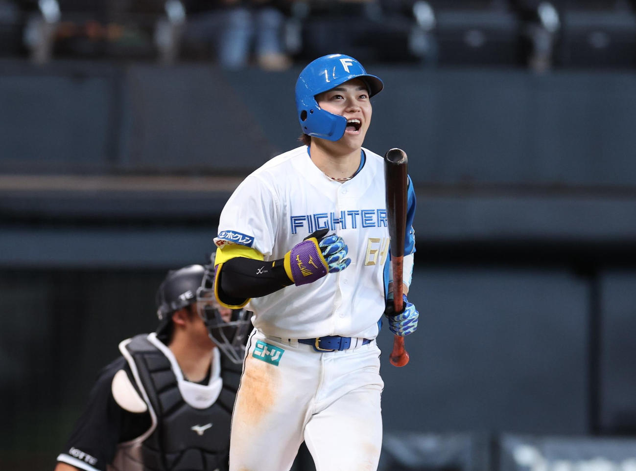 日本ハム対ロッテ　6回裏日本ハム2死満塁、押し出し四球を選び叫ぶ田宮（撮影・黒川智章）