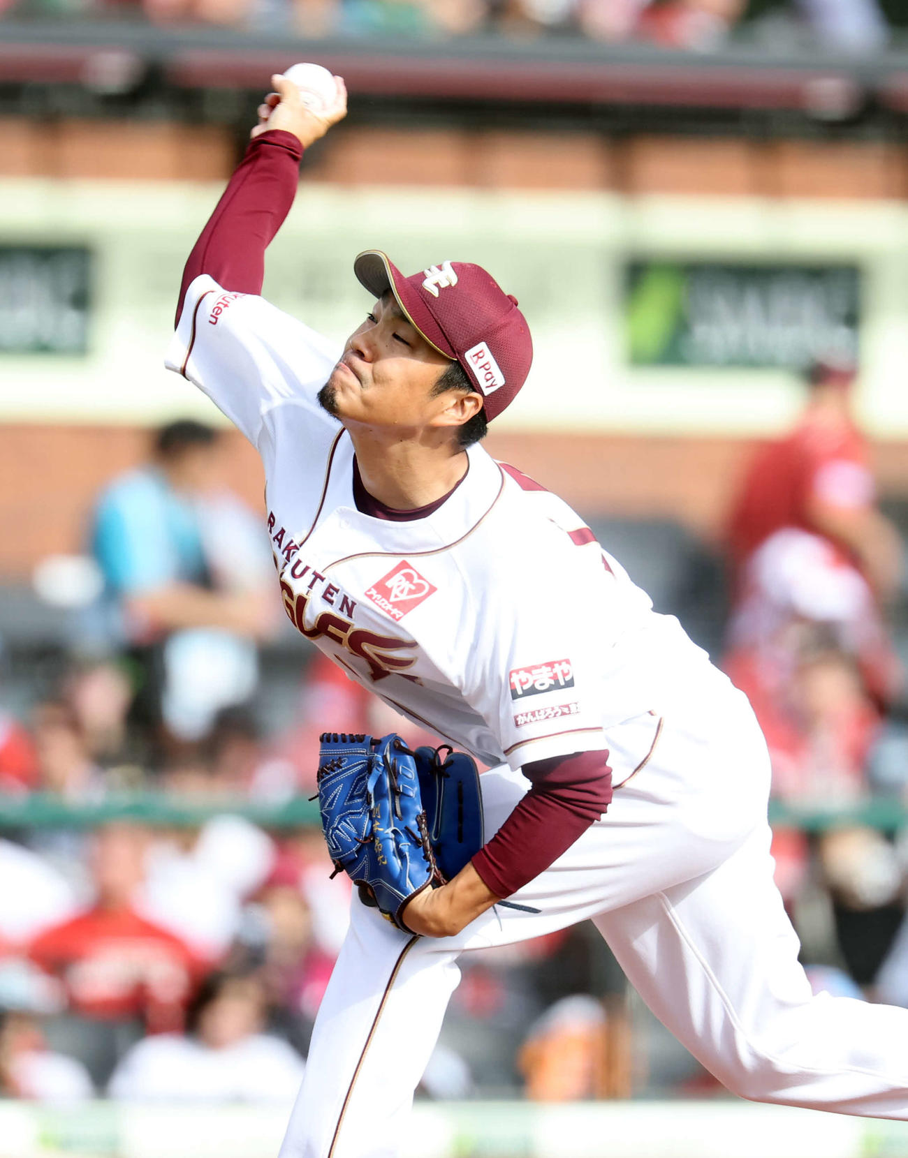 楽天対西武　5回表西武の攻撃で登板した則本（撮影・浅見桂子）