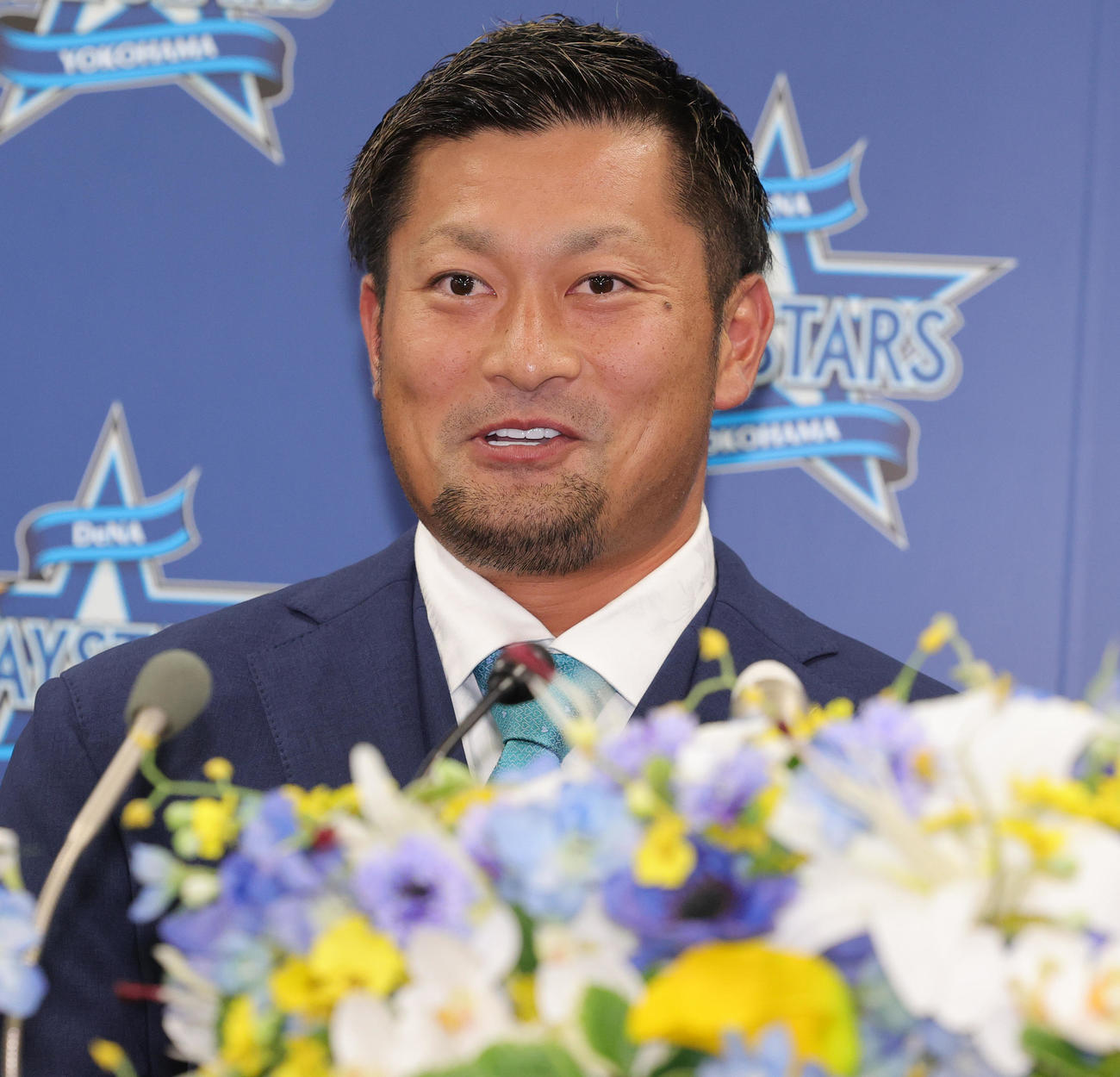 引退会見を行うDeNA森唯（撮影・野上伸悟）