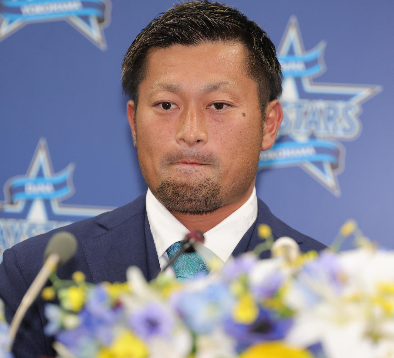 引退会見を行うDeNA森唯（撮影・野上伸悟）
