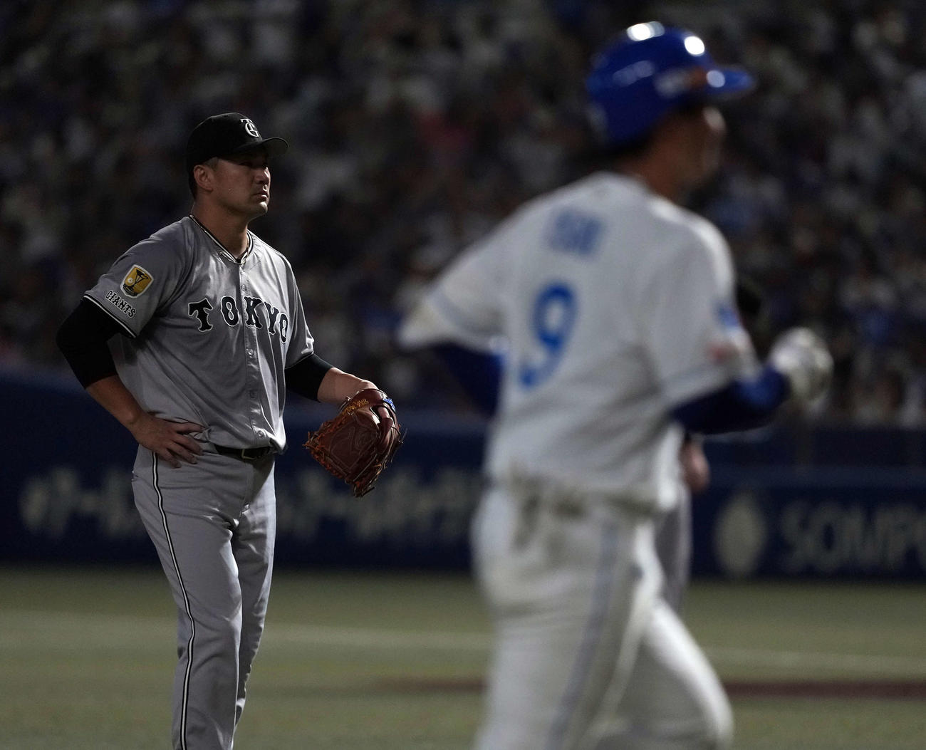 中日対巨人　2回裏中日1死一塁、石伊に勝ち越しの2点本塁打を浴びる田中将（撮影・たえ見朱実）