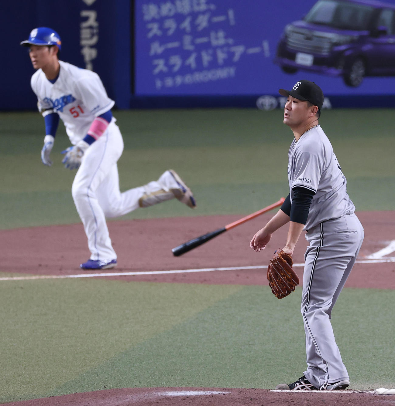 中日対巨人　1回裏中日2死、田中将（右）は上林に右越えソロ本塁打を浴びる（撮影・上田博志）