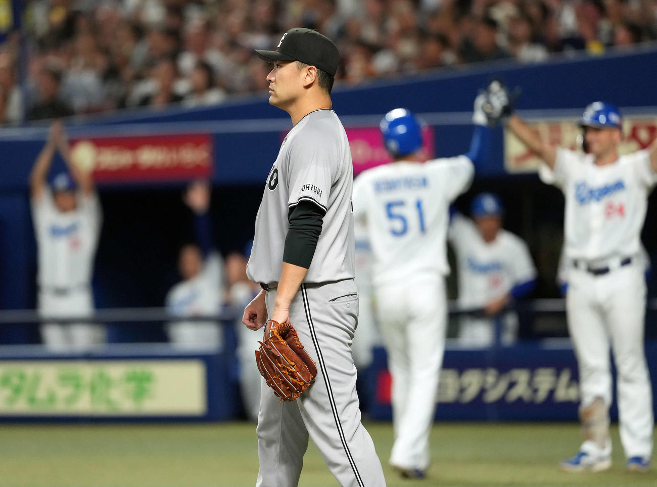 中日対巨人　6回裏中日1死一塁、細川に中越え適時三塁打を許し4－2とされた田中将（撮影・たえ見朱実）