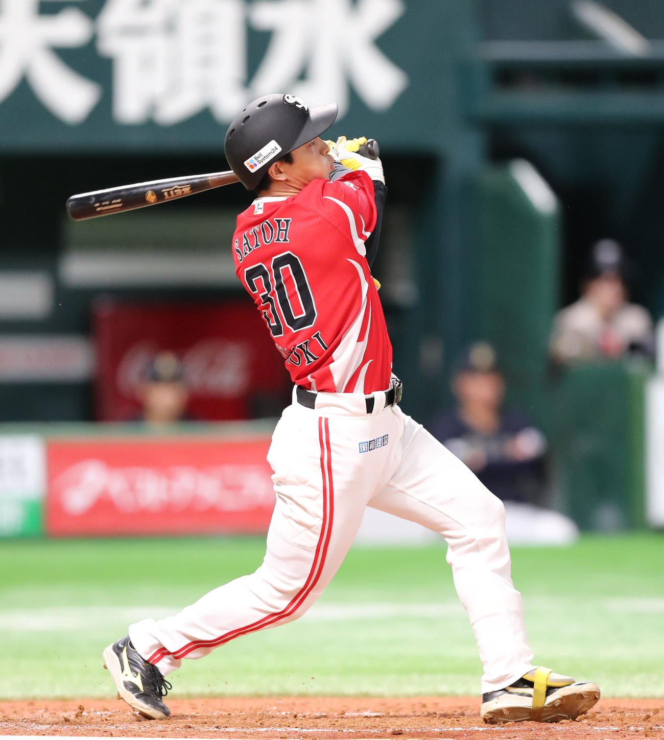 ソフトバンク対オリックス　4回裏ソフトバンク1死二塁、佐藤直は左前安打を放つ（撮影・梅根麻紀）