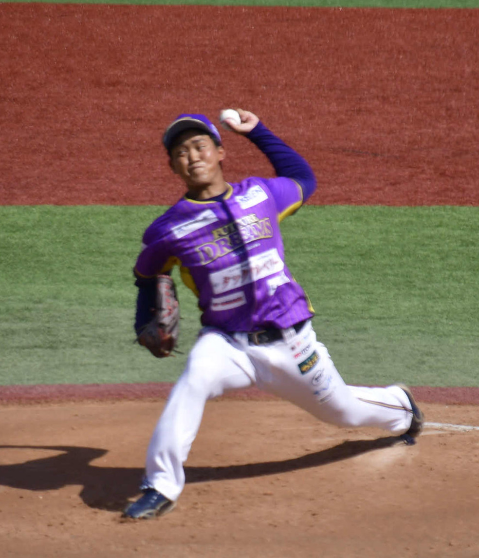 BC神奈川－BC群馬　BCリーグチャンピオンシップ第4戦に先発し、6回2失点と力投したプロ注目左腕のBC神奈川の冨重（撮影・平山連）