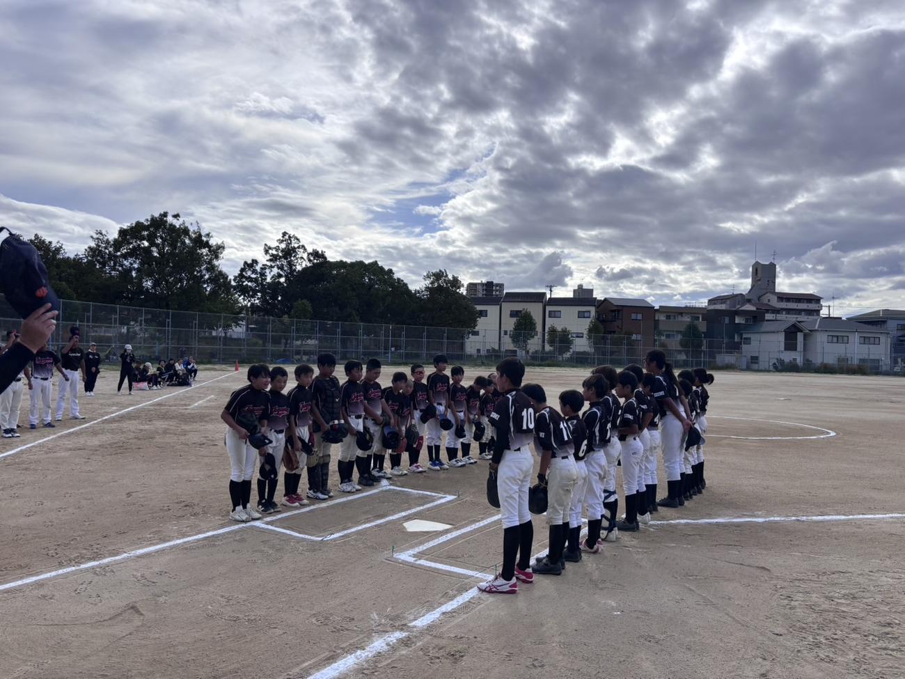 「第1回今岡真訪杯　なにわキッズソフトボール大会」で元気に試合を行った子供たち