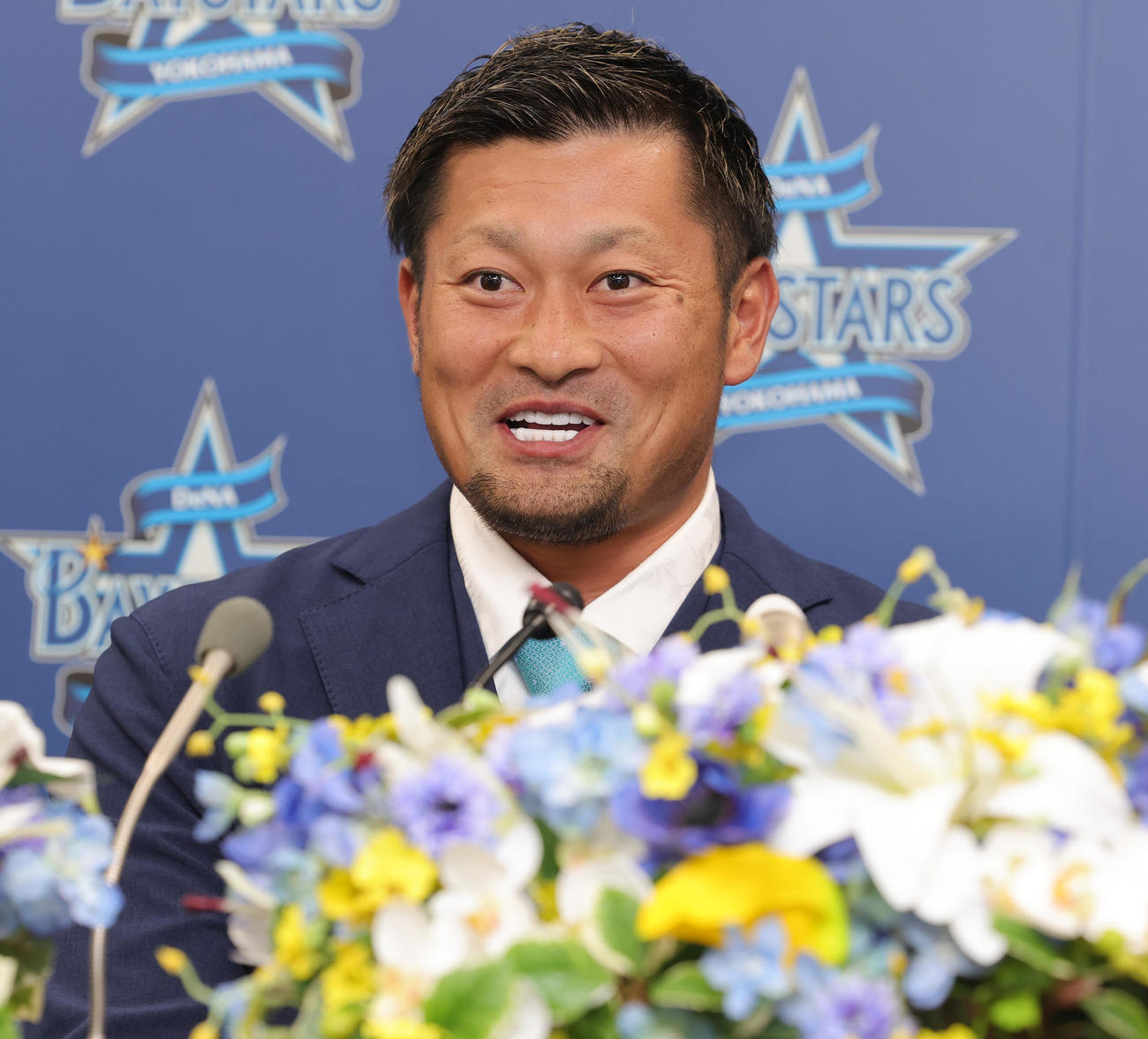 引退会見を行うDeNA森唯（撮影・野上伸悟）