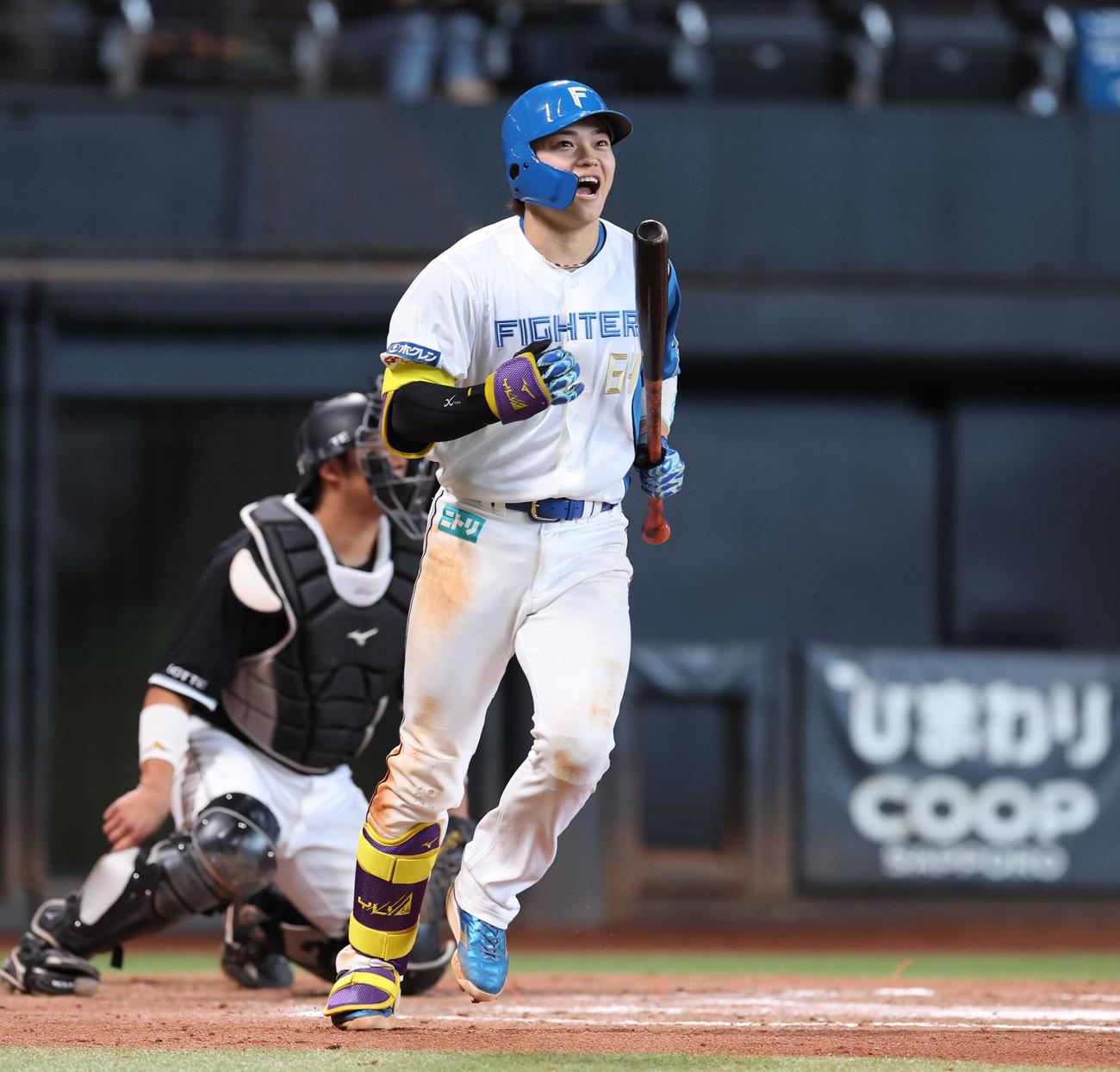 日本ハム対ロッテ　6回裏日本ハム2死満塁、押し出し四球を選び叫ぶ田宮（撮影・黒川智章）