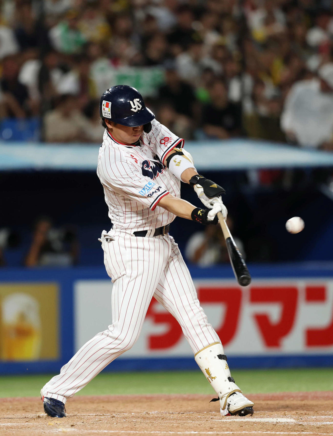 ヤクルト対阪神　3回裏ヤクルト2死、二塁打を放つ山田（撮影・増田悦実）