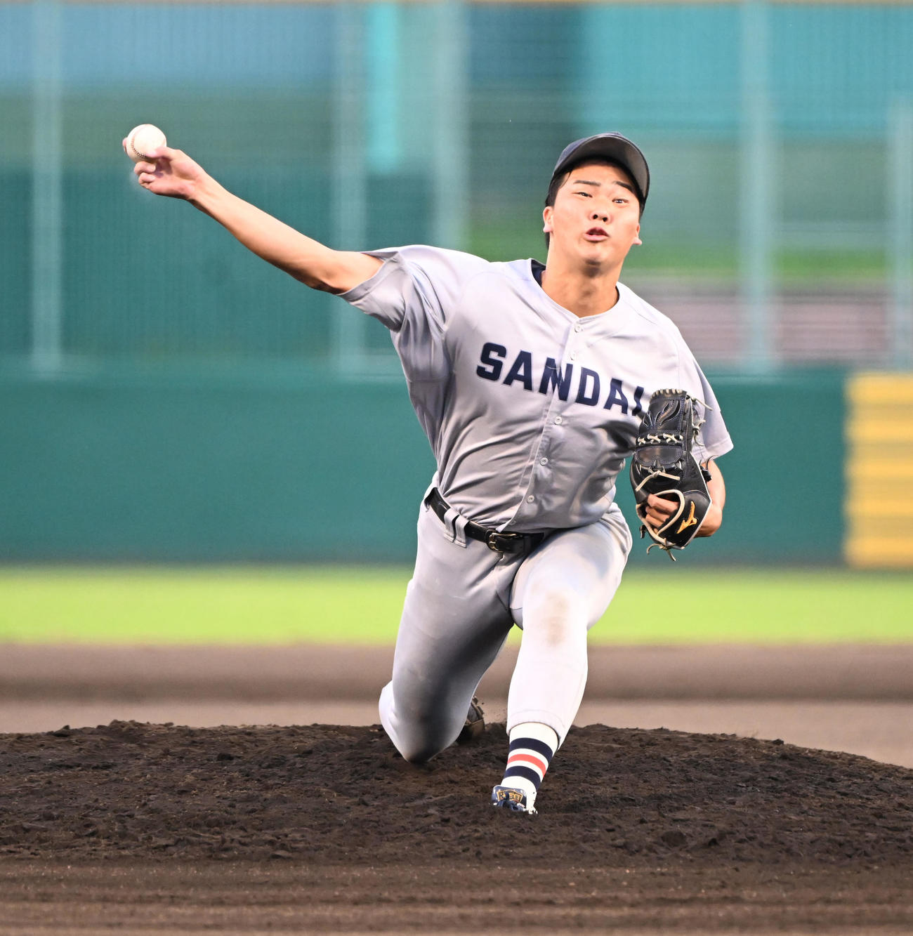 龍谷大対京産大　6回、2番手で登板する京産大・田村（撮影・和賀正仁）