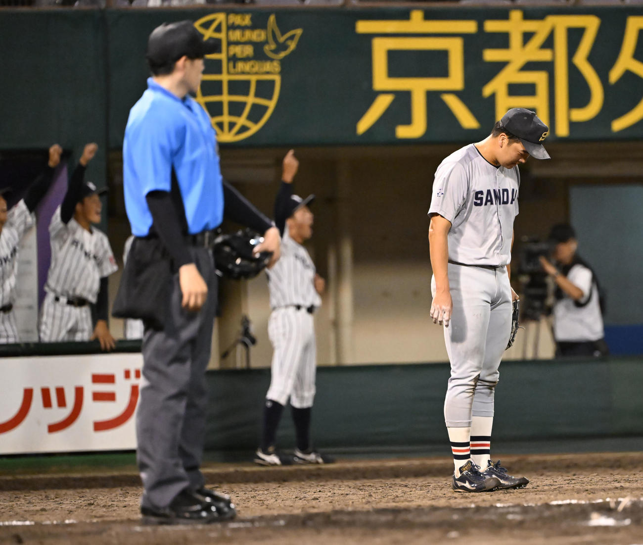 関西六大学野球　龍谷大対京産大　11回裏龍谷大2死一、二塁、湯水に2点適時三塁打を浴びた田村（撮影・和賀正仁）