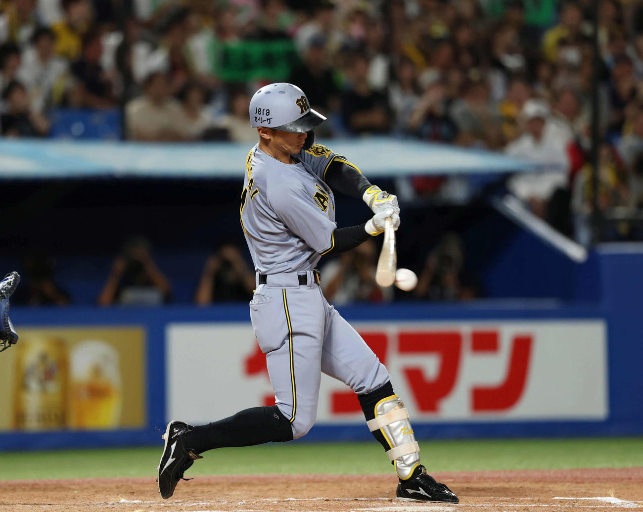 ヤクルト対阪神　2回表阪神2死、内野安打を放つ熊谷（撮影・増田悦実）