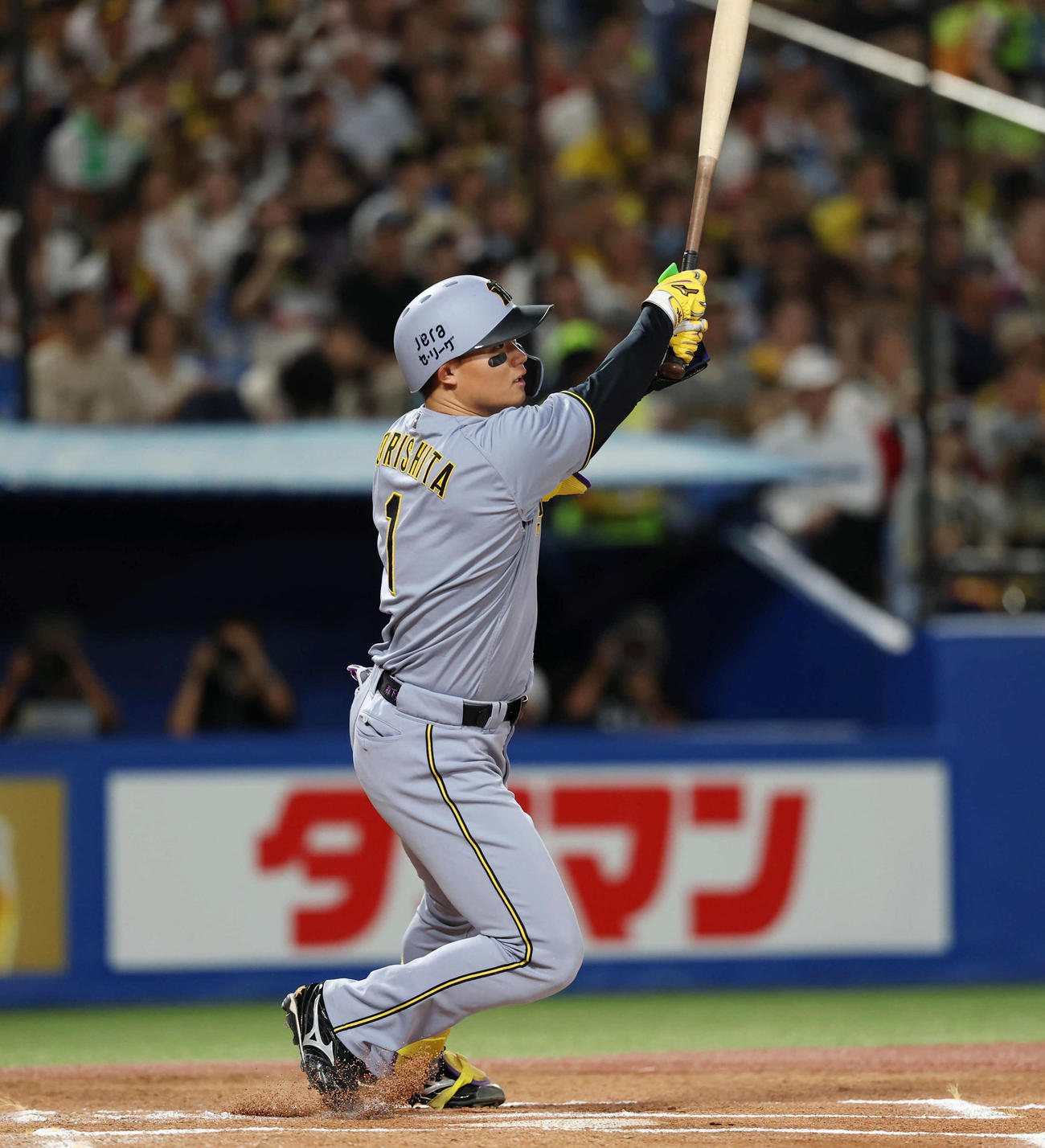 ヤクルト対阪神　1回表阪神2死、右越え二塁打を放つ森下（撮影・増田悦実）