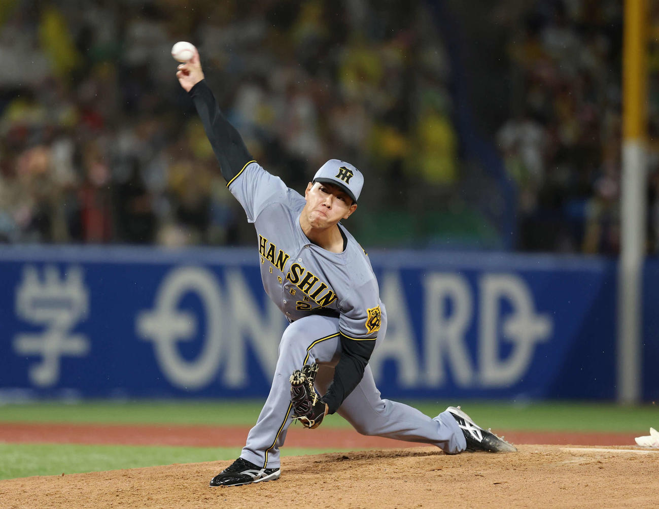ヤクルト対阪神　5回裏に力投する阪神工藤（撮影・増田悦実）