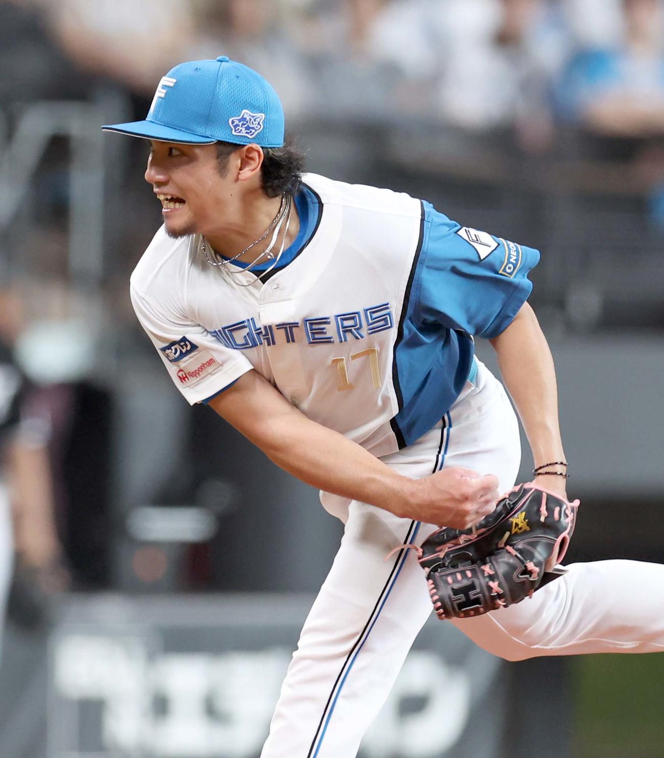 日本ハム対ロッテ　日本ハム先発の伊藤（撮影・黒川智章）