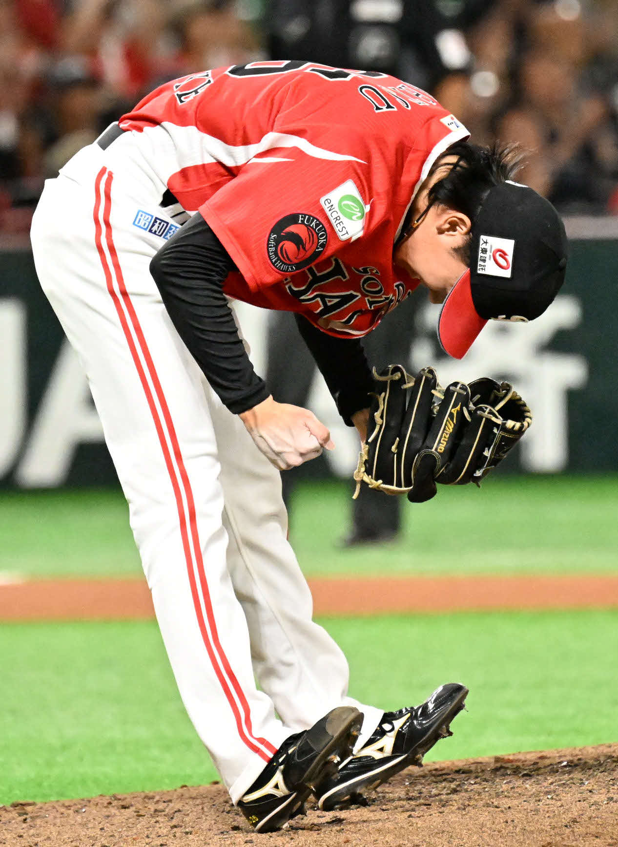 ソフトバンク対オリックス　6回表オリックス2死一、三塁、打者太田を右飛に抑え歓喜する大津（撮影・林敢治）