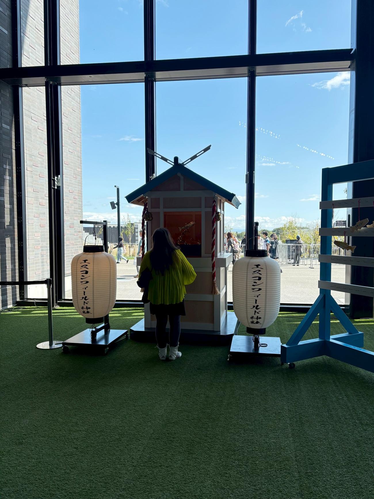 エスコンフィールド1階ガラスウォール前に設置されている「エスコンフィールド神社」