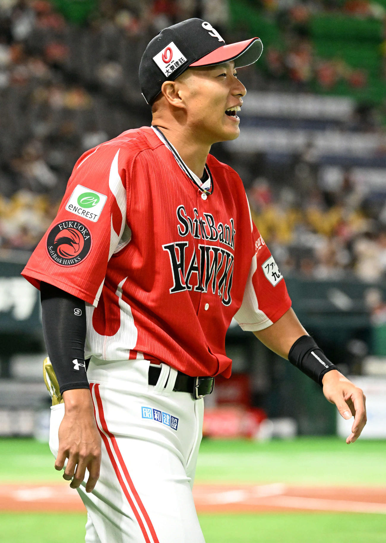 ソフトバンク対オリックス　試合前、笑顔を見せる柳田（撮影・林敢治）