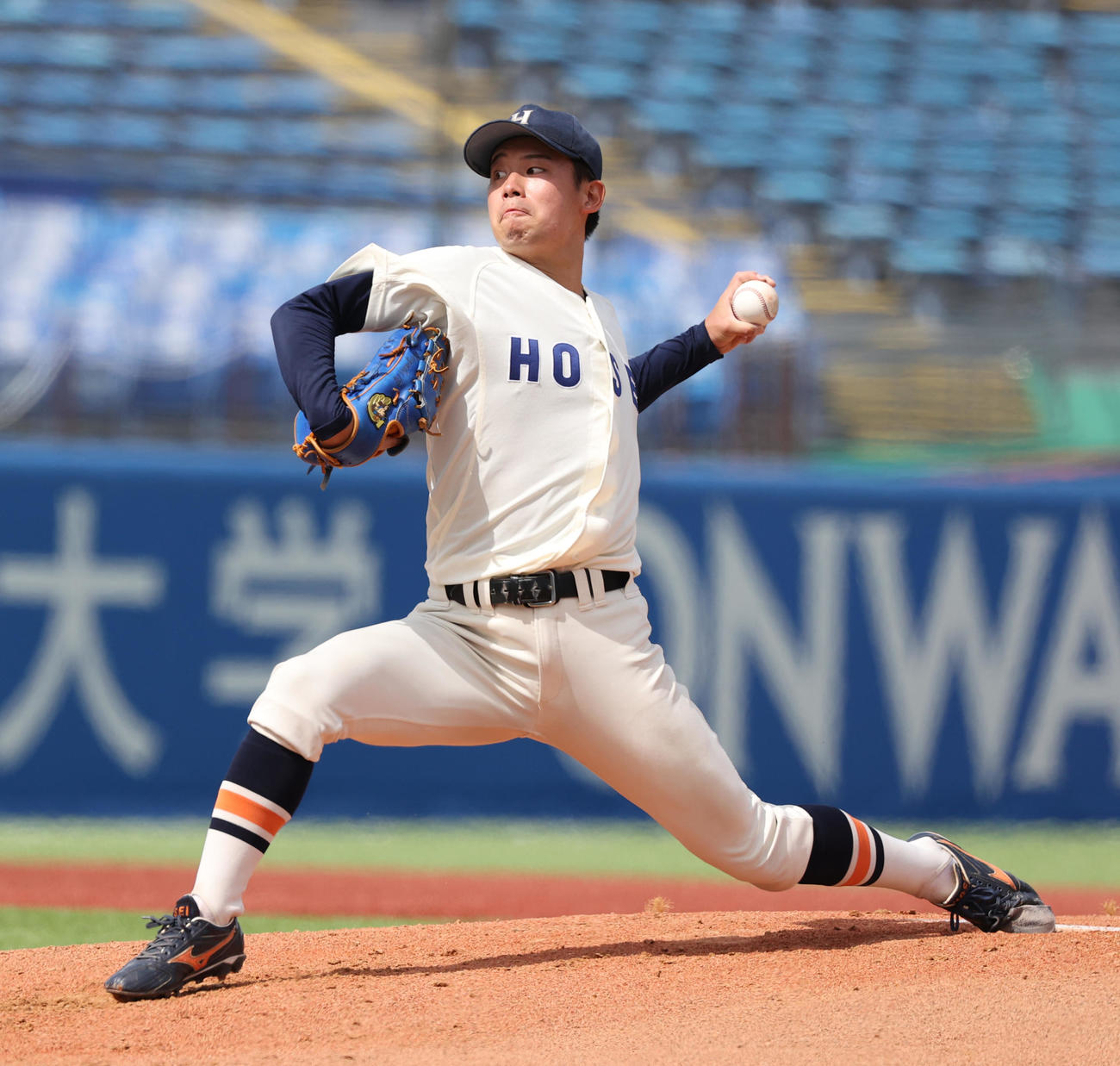 法大対立大　先発した法大・野崎（撮影・柴田隆二）　　