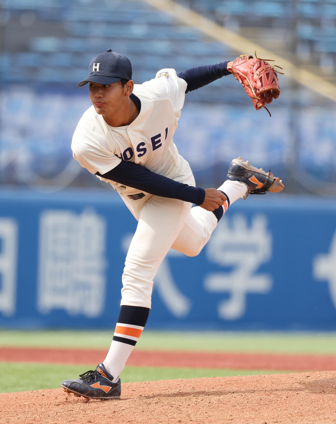 法大対立大　7回から登板した法大・助川（撮影・柴田隆二）　　