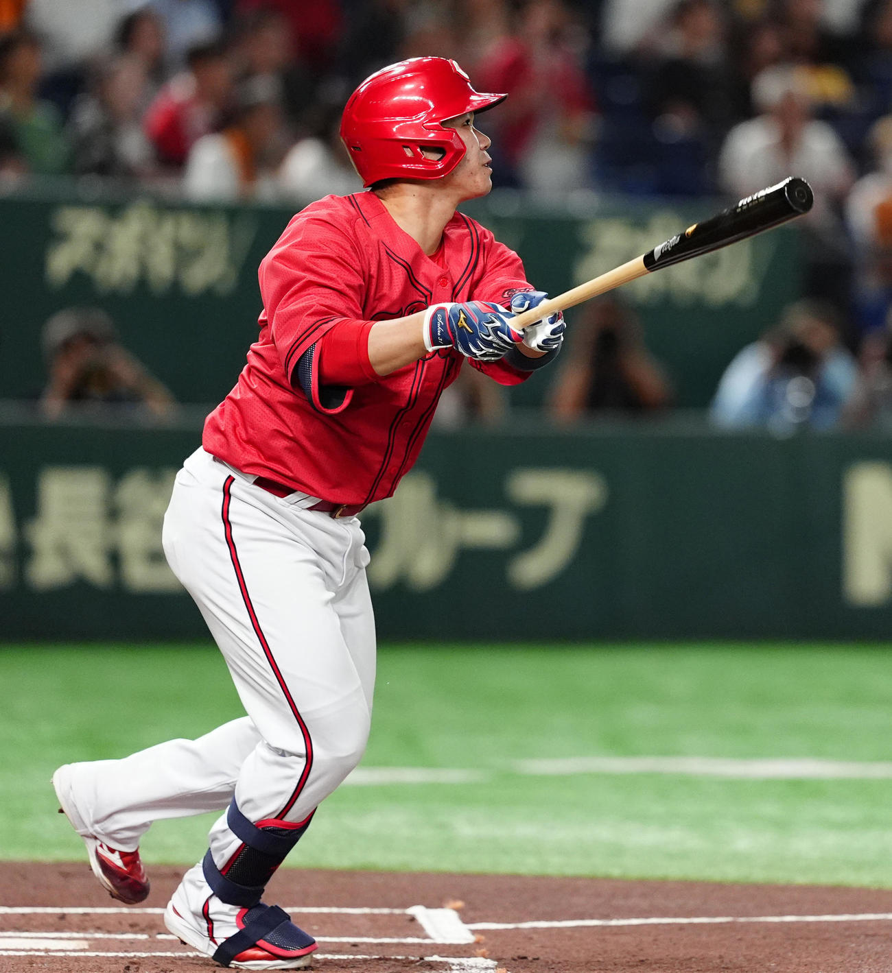 2025年9月19日、巨人戦で2点適時二塁打を放つ坂倉将吾