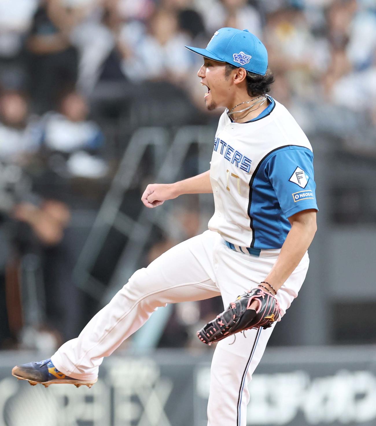 日本ハム対ロッテ　日本ハム先発の伊藤（撮影・黒川智章）