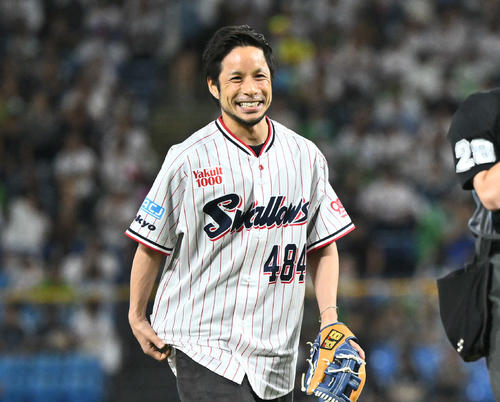 ヤクルト】ボートレーサー佐藤隆太郎が始球式、山梨学院高時代には野球