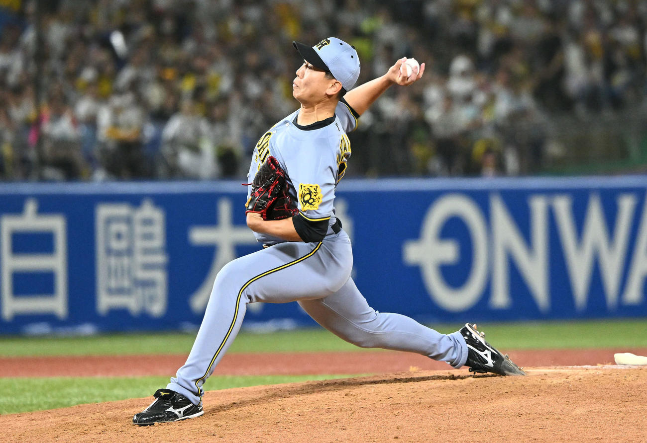 ヤクルト対阪神　6回裏途中から阪神2番手で登板する畠（撮影・滝沢徹郎）