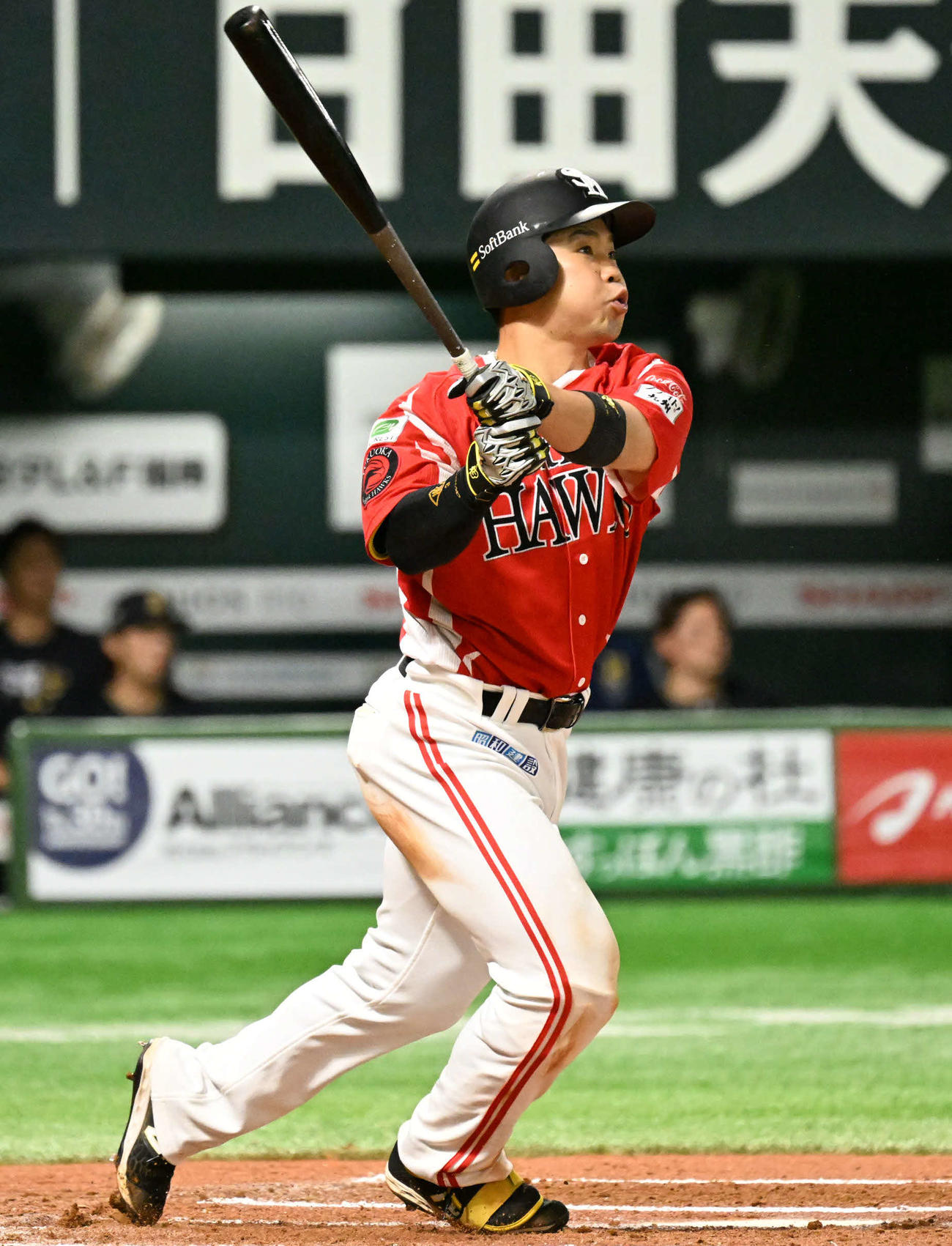 ソフトバンク対オリックス　6回裏ソフトバンク無死、近藤は右前安打を放つ（撮影・林敢治）