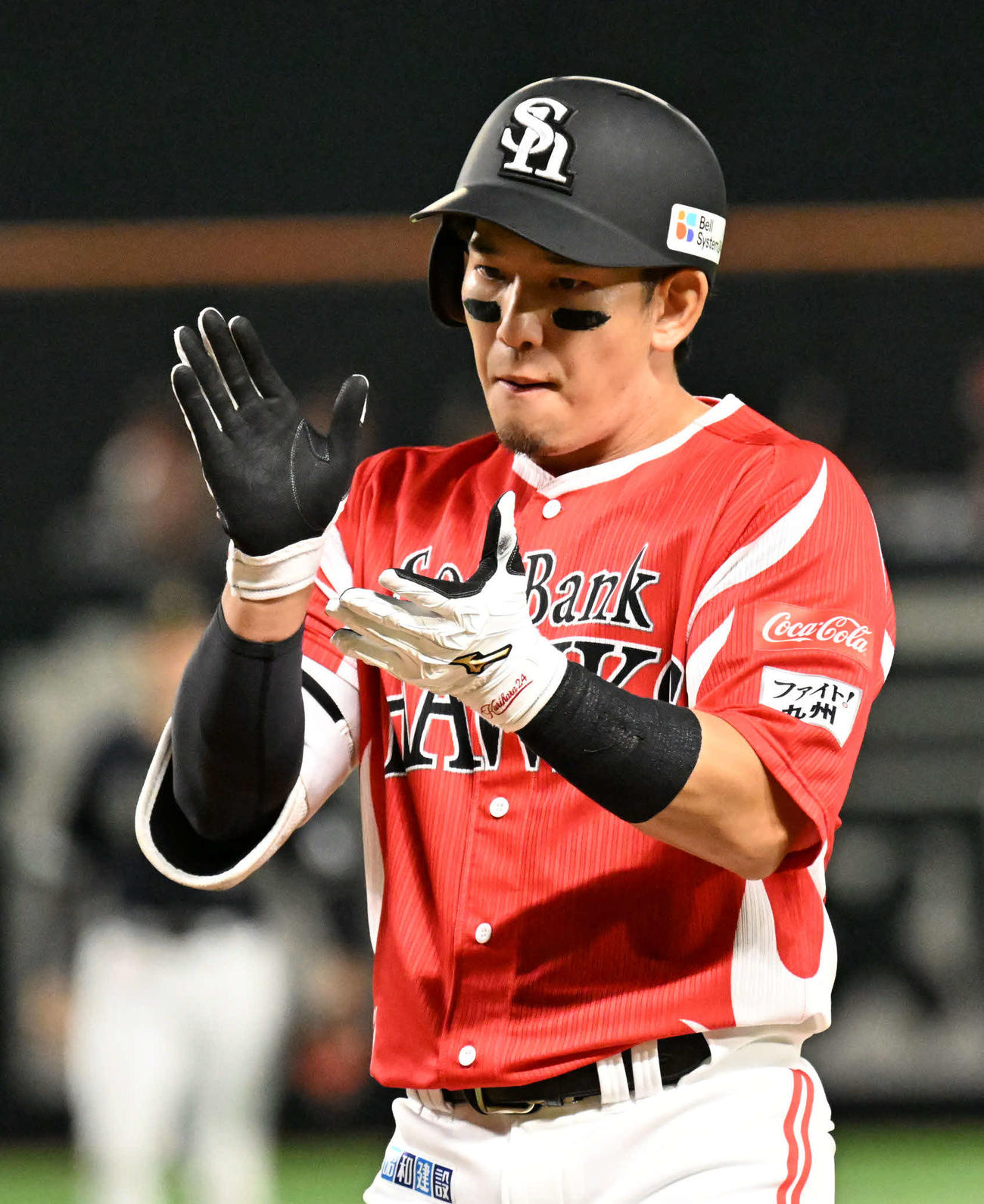 ソフトバンク対オリックス　6回裏ソフトバンク1死一塁、栗原は中前安打を放つ（撮影・林敢治）