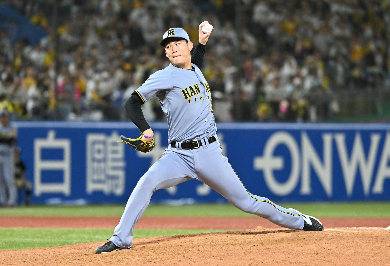 ヤクルト対阪神　阪神3番手の及川（撮影・滝沢徹郎）