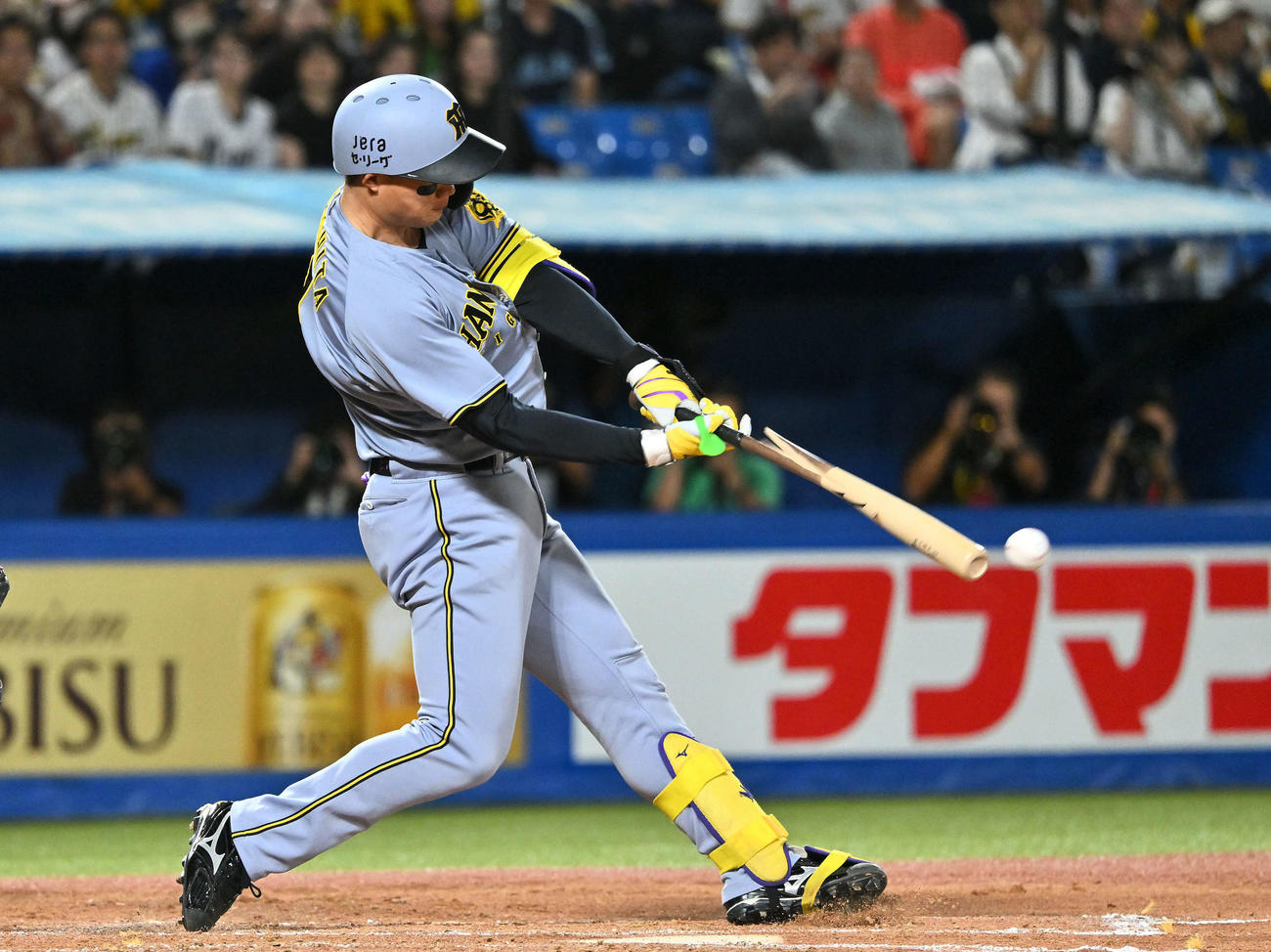 ヤクルト対阪神　3回表阪神2死二塁、バットを折られる森下（撮影・滝沢徹郎）