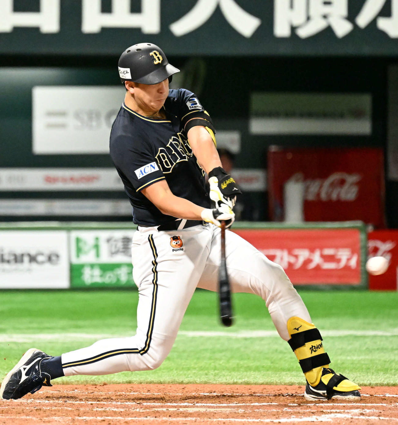 ソフトバンク対オリックス　8回表オリックス無死、杉本は先制本塁打を放つ（撮影・林敢治）