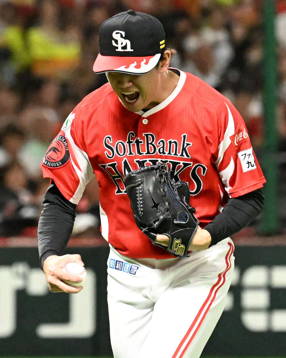 ソフトバンク対オリックス　5回表オリックス2死一、二塁、打者頓宮を投直に仕留め雄たけびを上げる木村光（撮影・林敢治）
