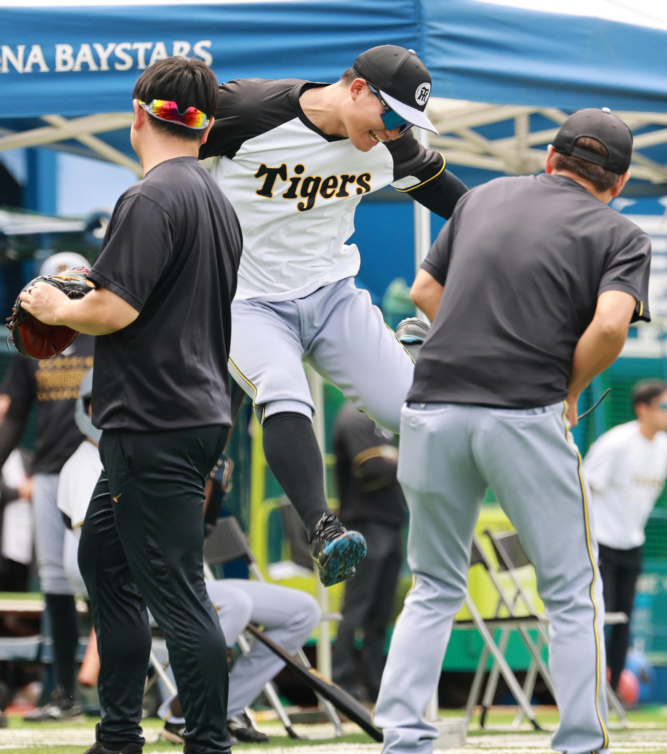 DeNA対阪神　元気に練習を行う阪神森下（撮影・野上伸悟）