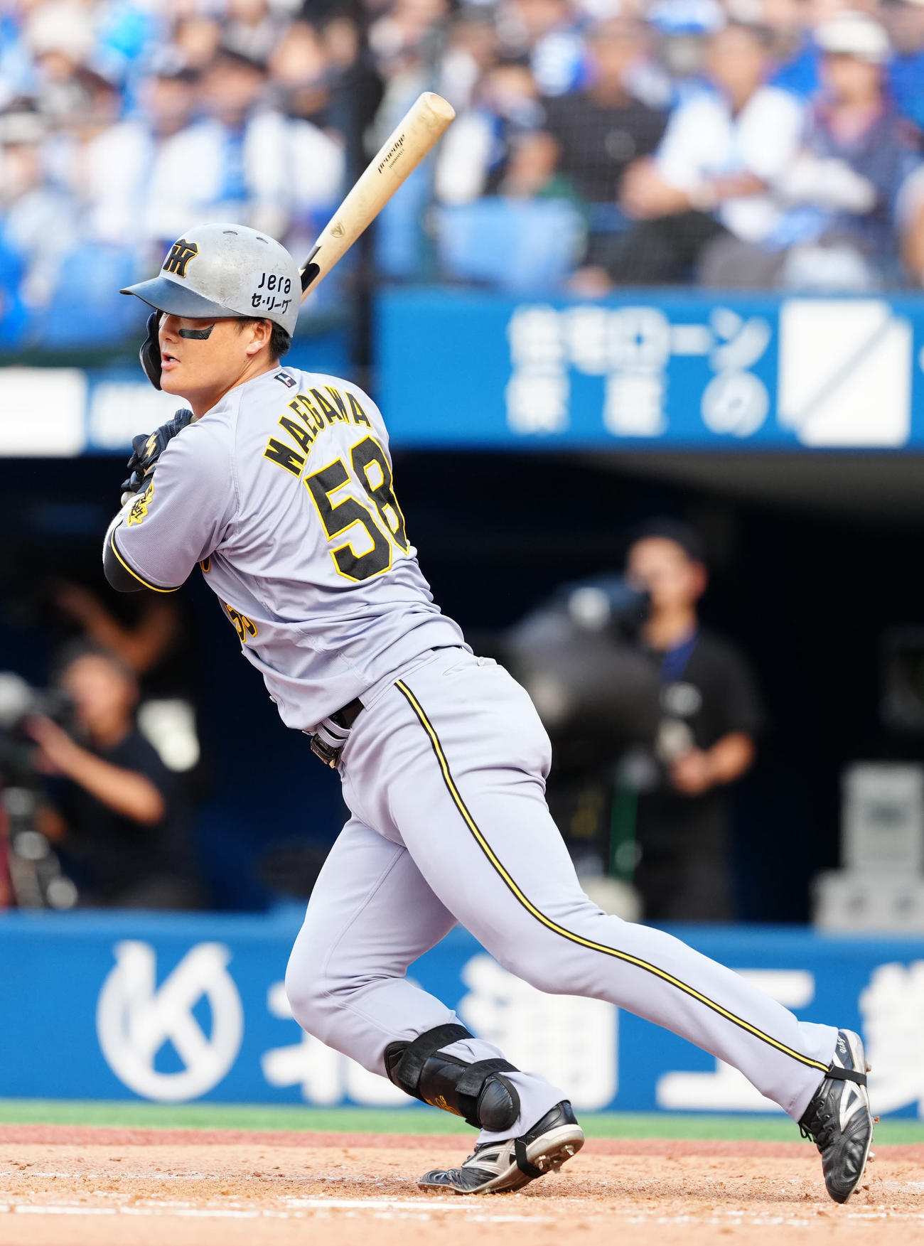 DeNA対阪神　5回表阪神2死満塁、適時打を放つ前川（撮影・江口和貴）