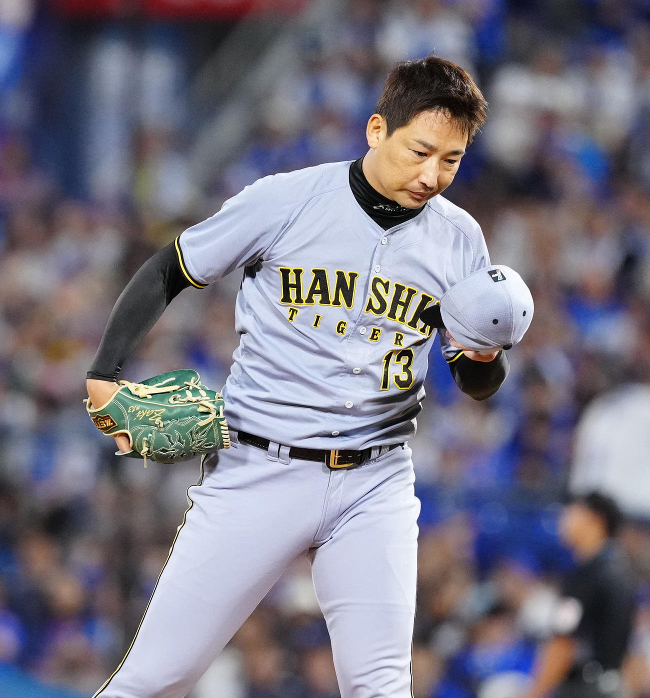 DeNA対阪神　11回裏DeNA2死満塁、代打加藤から空振り三振を奪った岩崎（撮影・江口和貴）