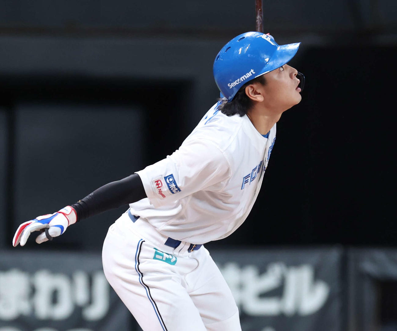 日本ハム対楽天　7回裏日本ハム2死一、二塁、中飛に終わる野村（撮影・黒川智章）