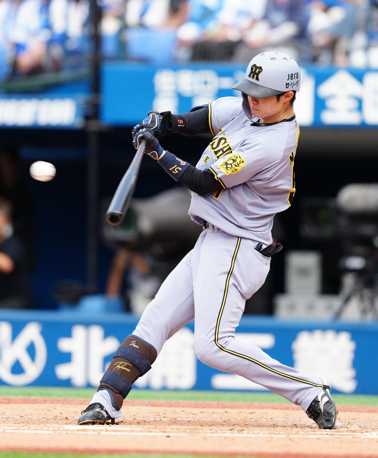 DeNA対阪神　3回表阪神2死、中前打を放つ中野（撮影・江口和貴）
