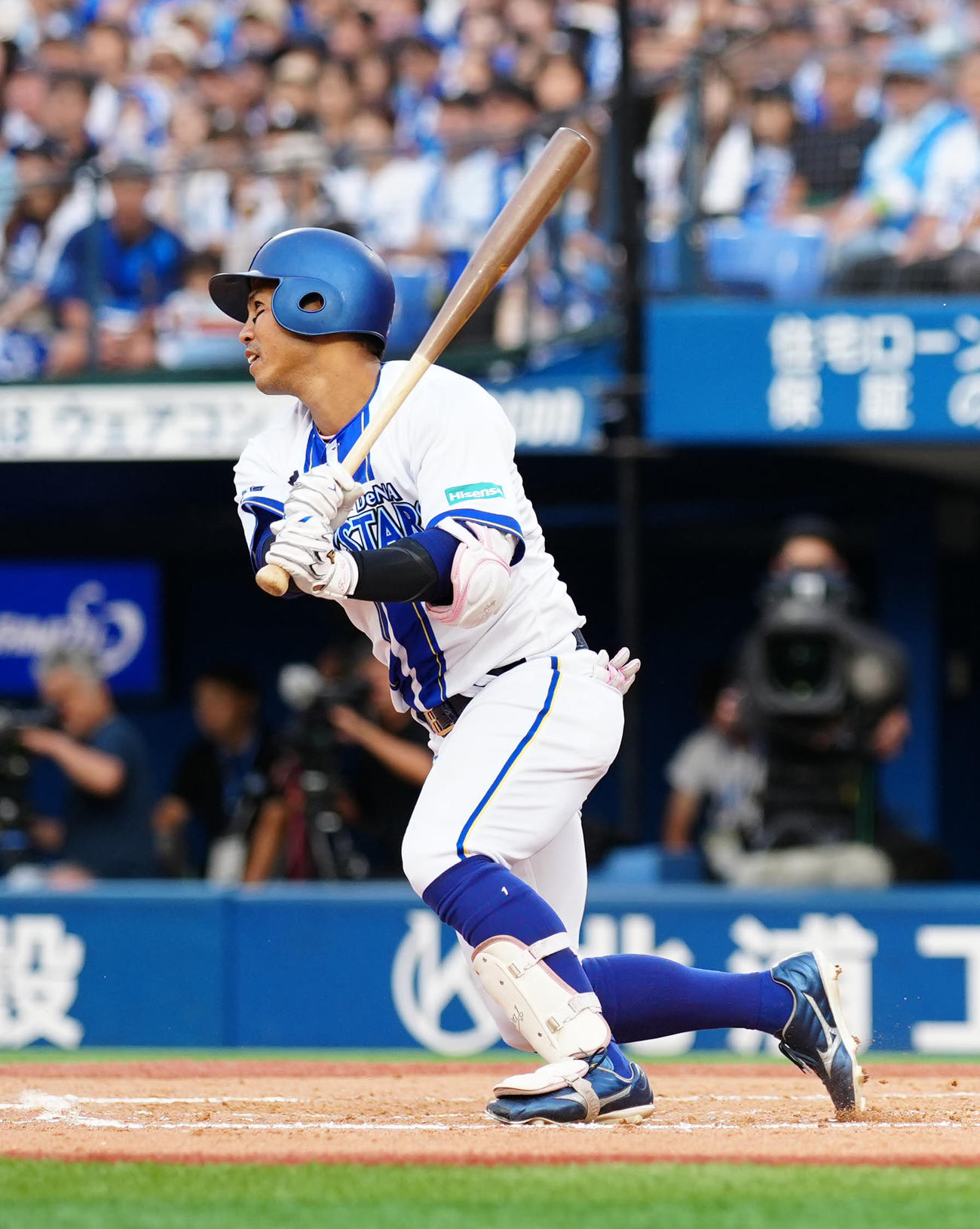 DeNA対阪神　8回裏DeNA無死、左前打を放つ桑原（撮影・江口和貴）