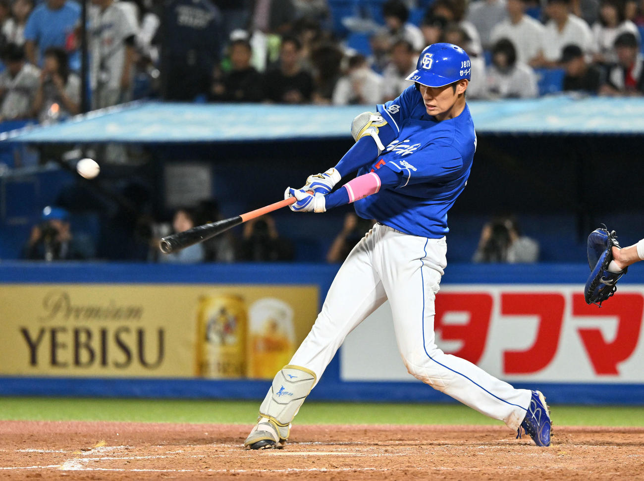 ヤクルト対中日　4回表中日1死一塁、上林は右越え先制2点本塁打を放つ（撮影・滝沢徹郎）