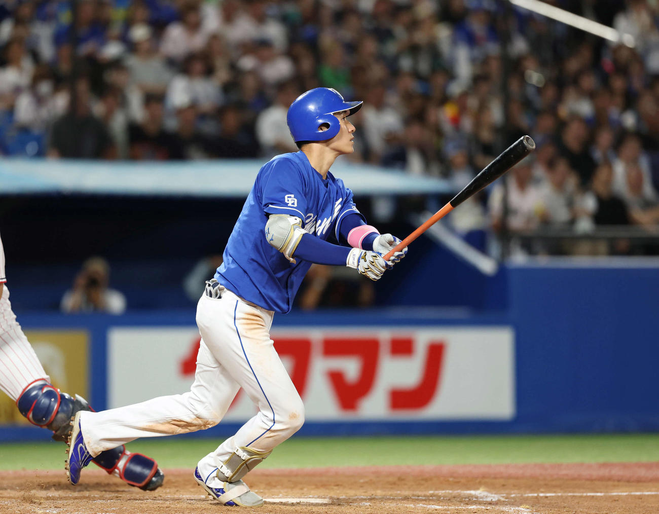 ヤクルト対中日　4回表中日1死一塁、右越え2点本塁打を放つ上林（撮影・増田悦実）