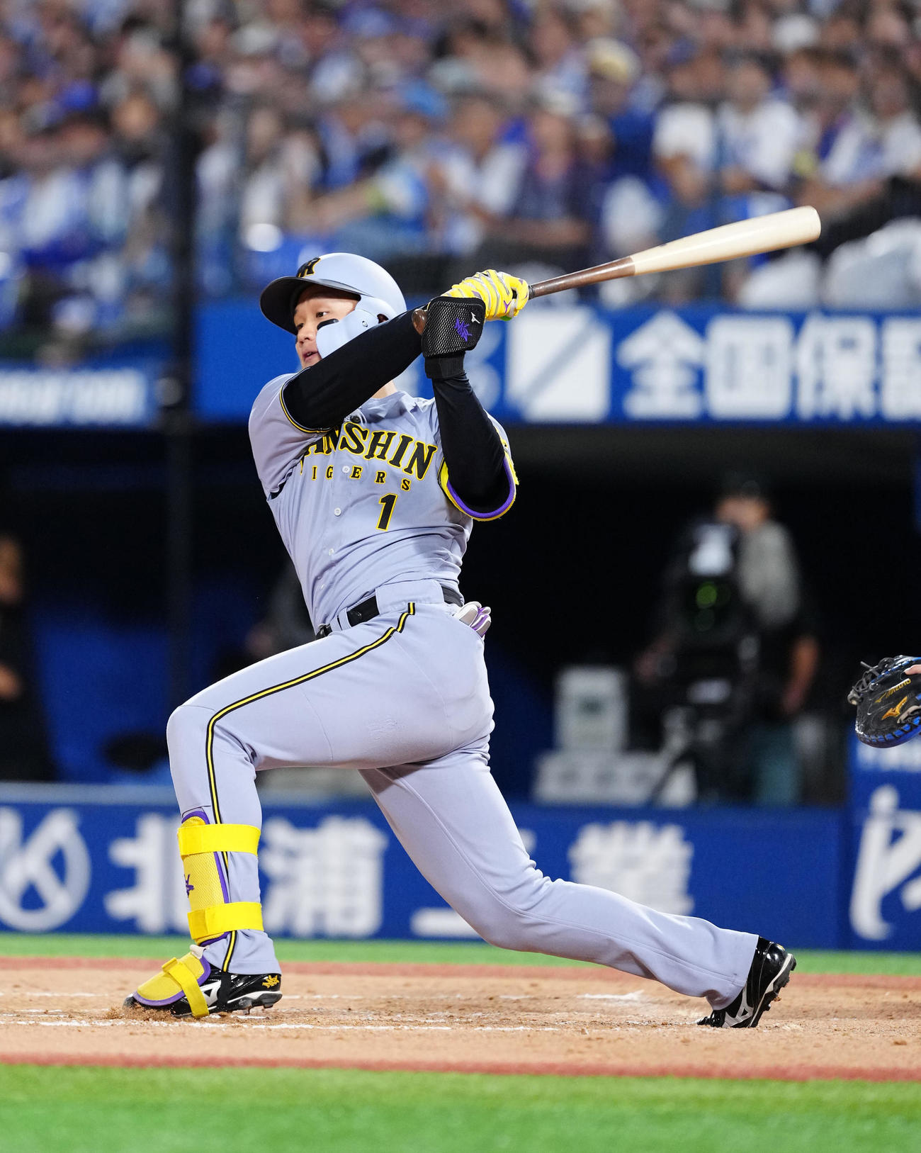 DeNA対阪神　12回表阪神1死二塁、三塁内野安打とする森下（撮影・江口和貴）